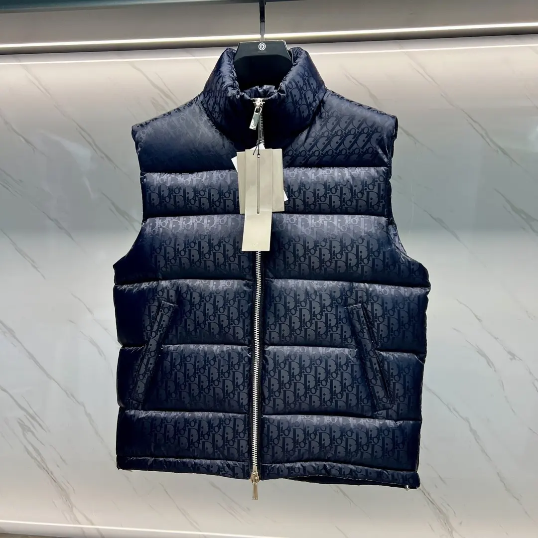 Oblique Jacquard Down-Filled Gilet D44022154 — view 2