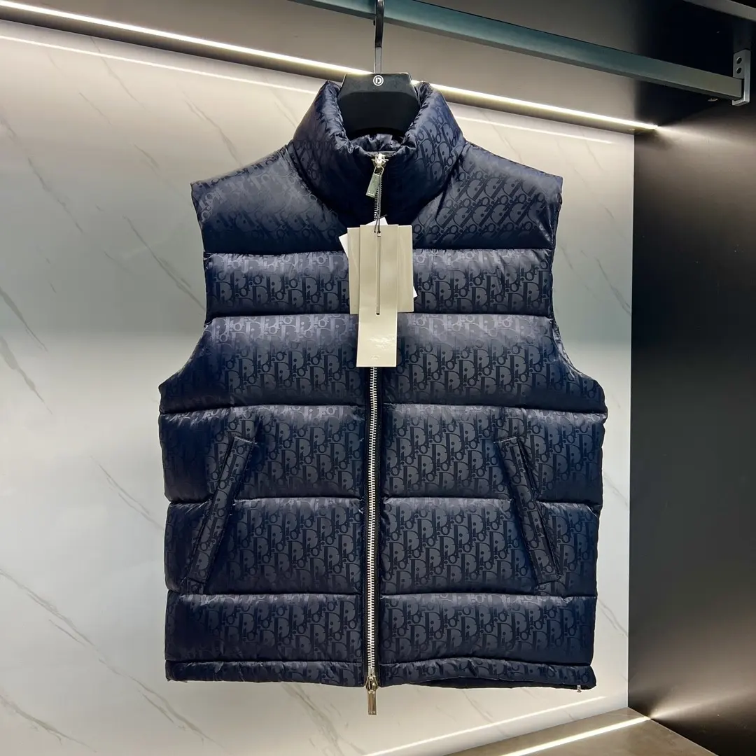 Oblique Jacquard Down-Filled Gilet D44022154 — view 3