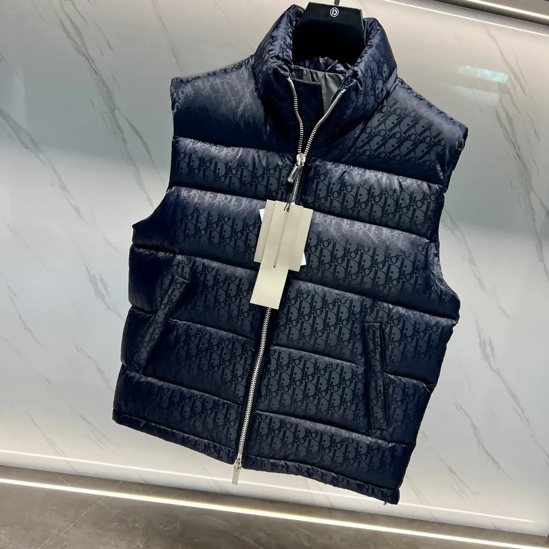 Oblique Jacquard Down-Filled Gilet D44022154 — view 4