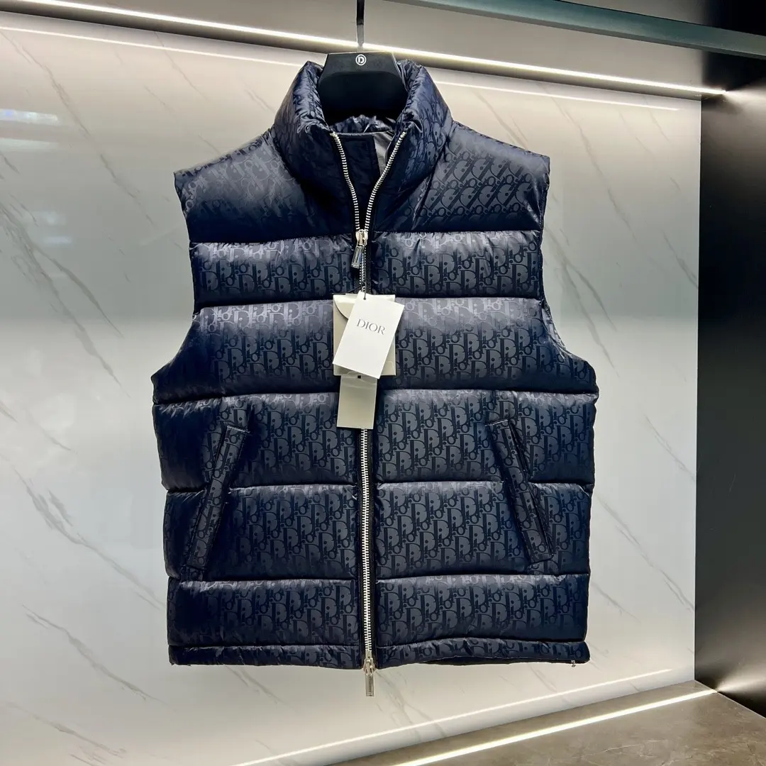 Oblique Jacquard Down-Filled Gilet D44022154 — view 5