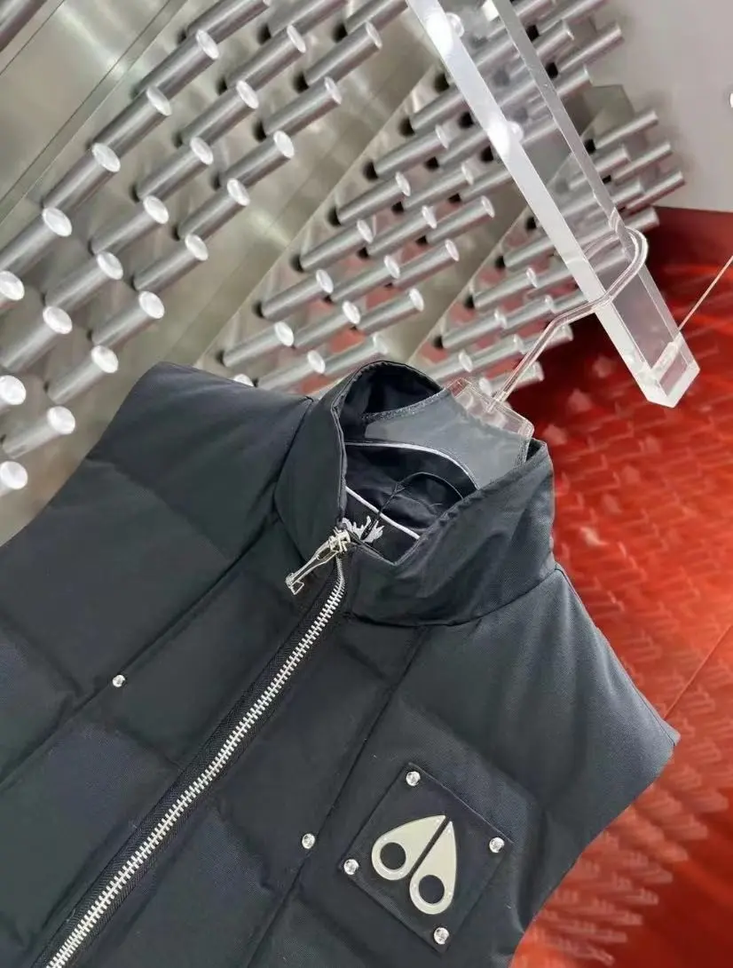 Moose Knuckles Down-Filled Puffer Gilet D44522167 — view 2