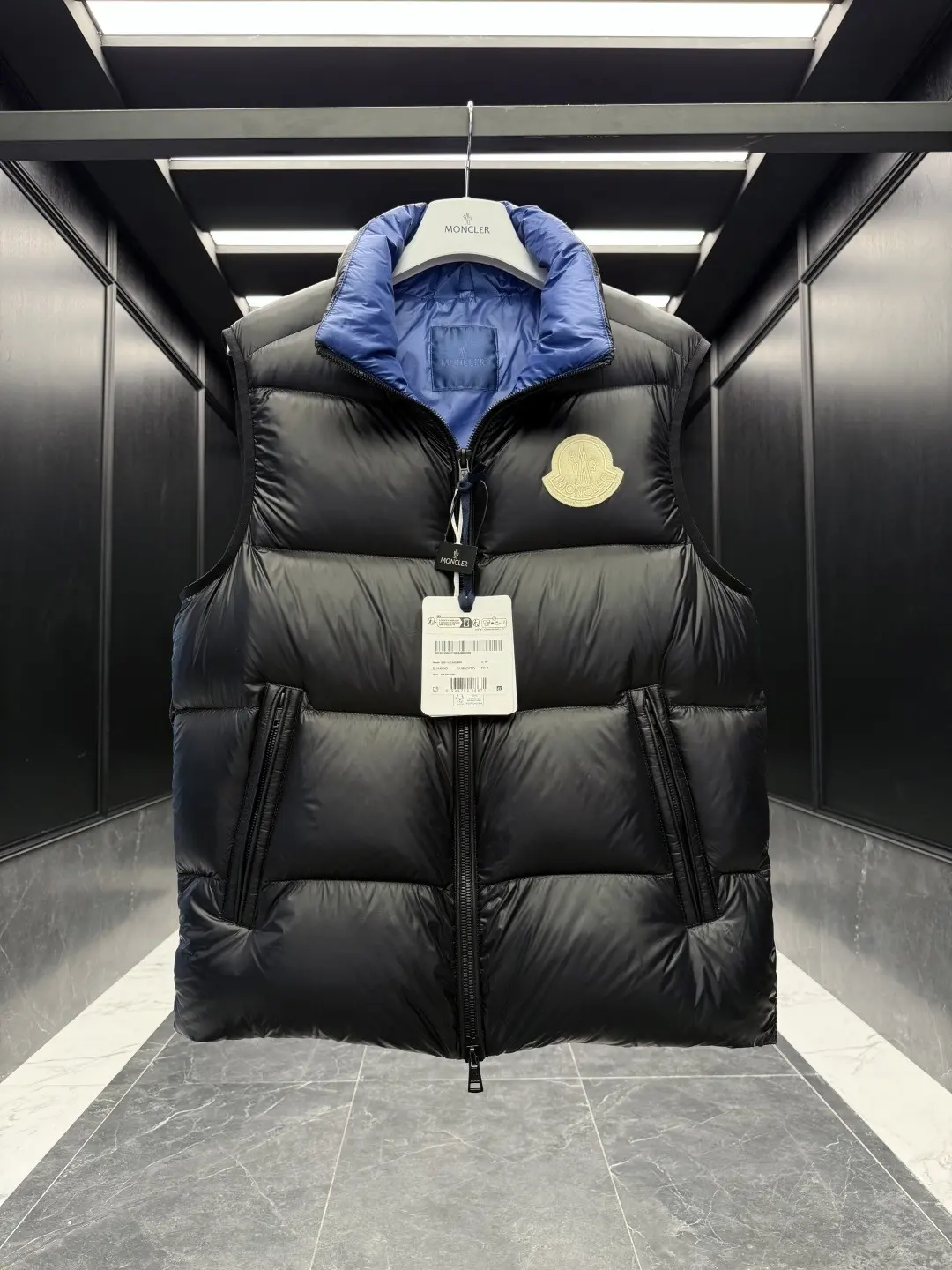 Su Glossy Down-Filled Gilet D46022164 — view 2