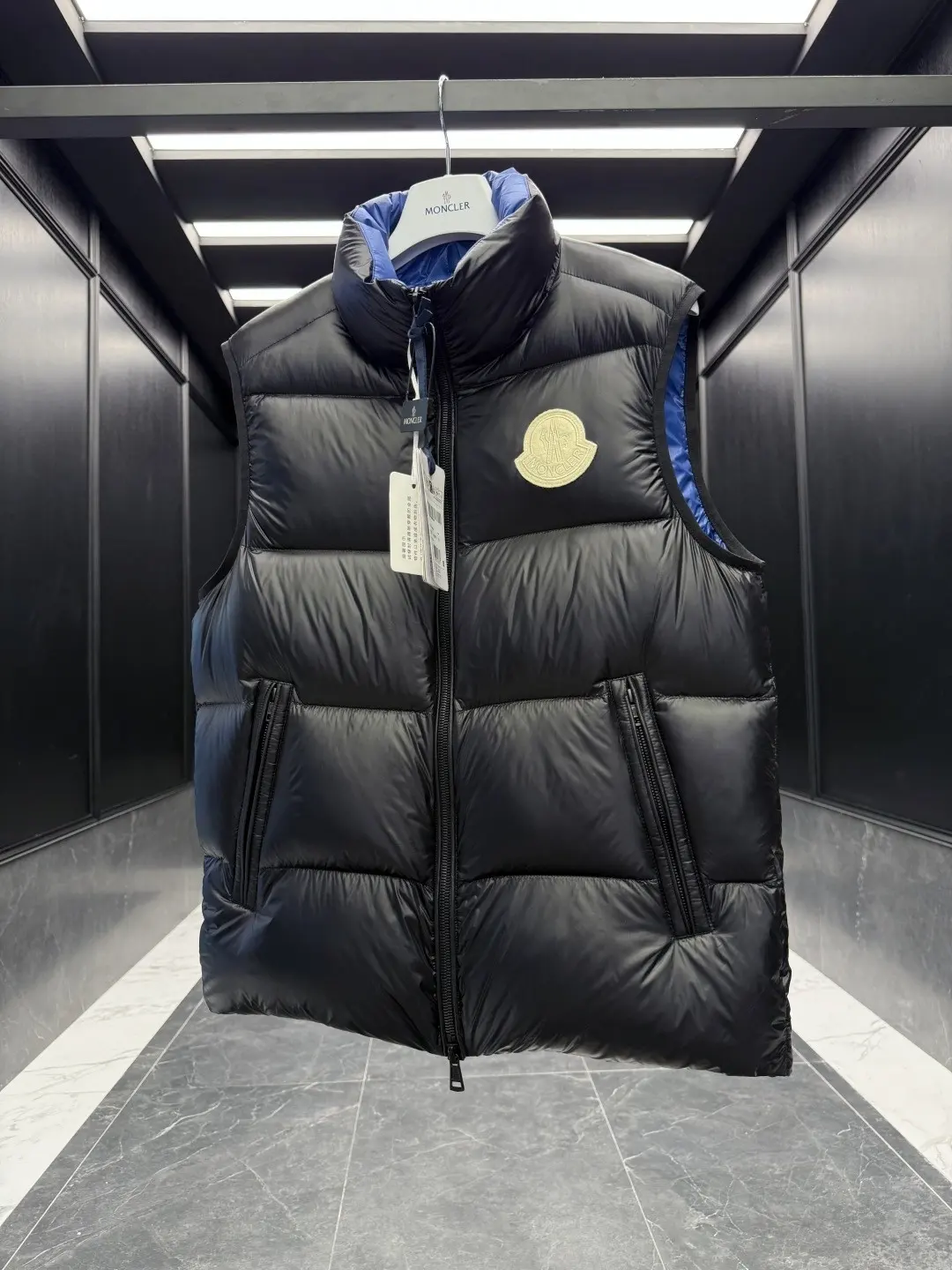 Su Glossy Down-Filled Gilet D46022164 — view 5