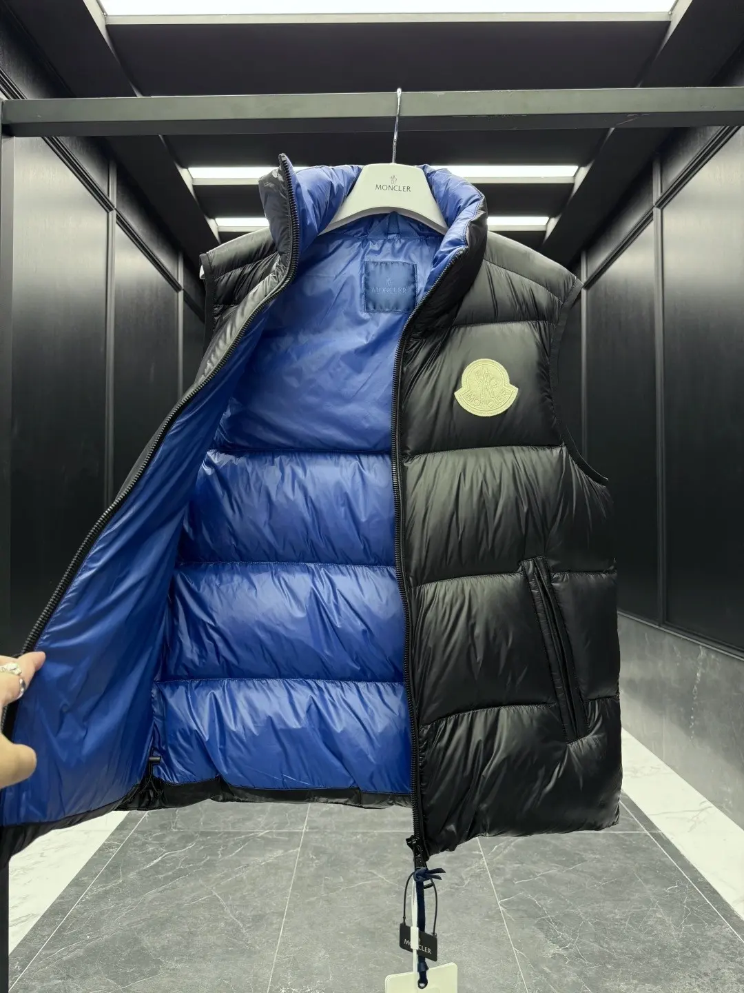 Su Glossy Down-Filled Gilet D46022164 — view 6