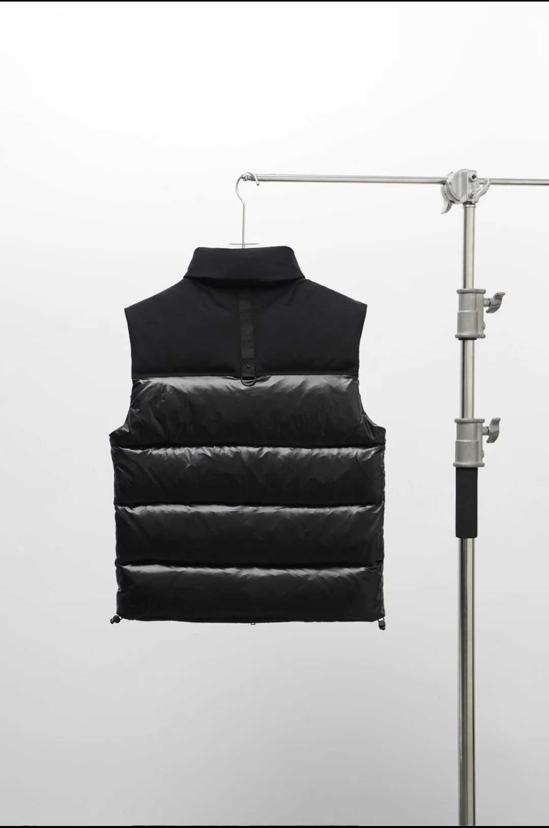 Victory Peak Down-Filled Gilet D46022159 — view 2
