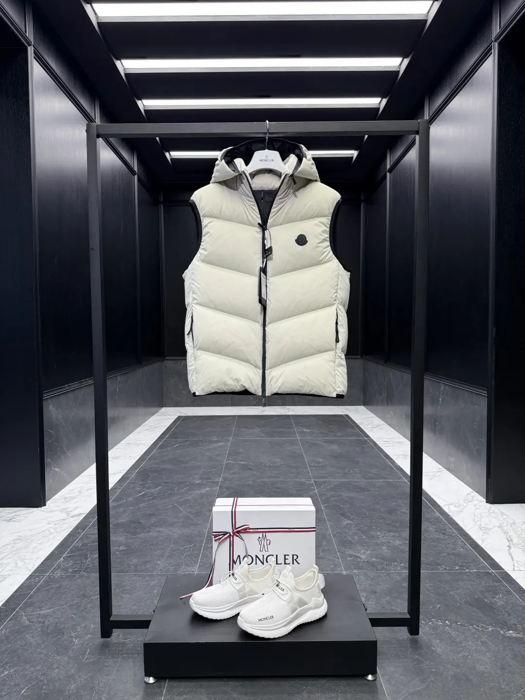 Guersac Quilted Down Gilet D47022135 — view 2