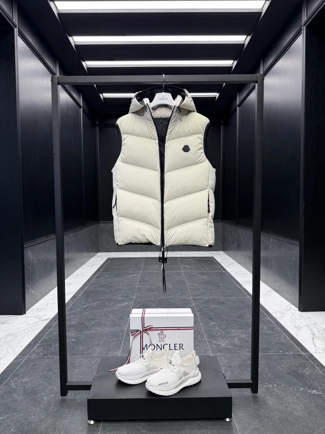 Guersac Quilted Down Gilet D47022135 — view 3