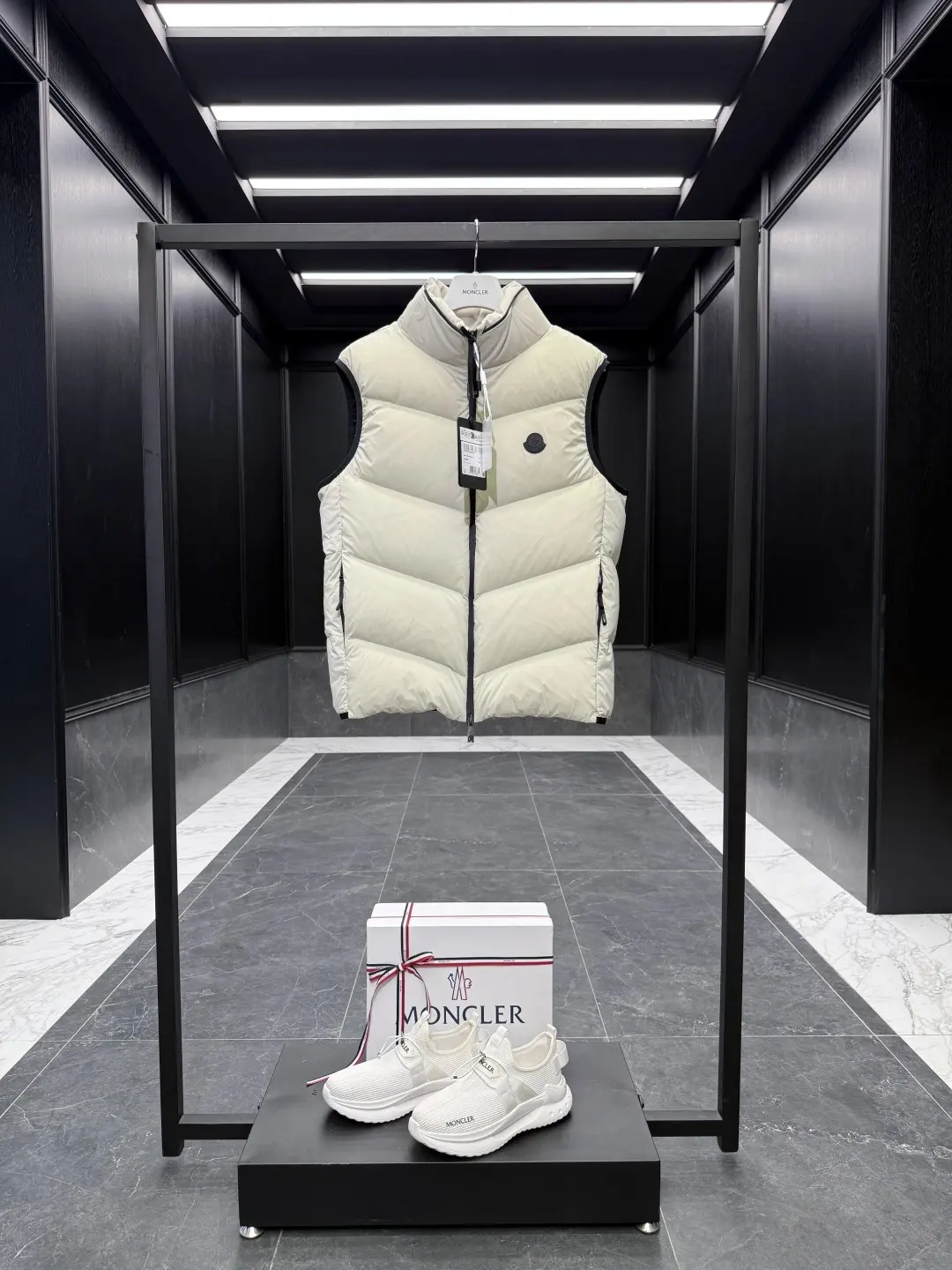 Guersac Quilted Down Gilet D47022135 — view 4