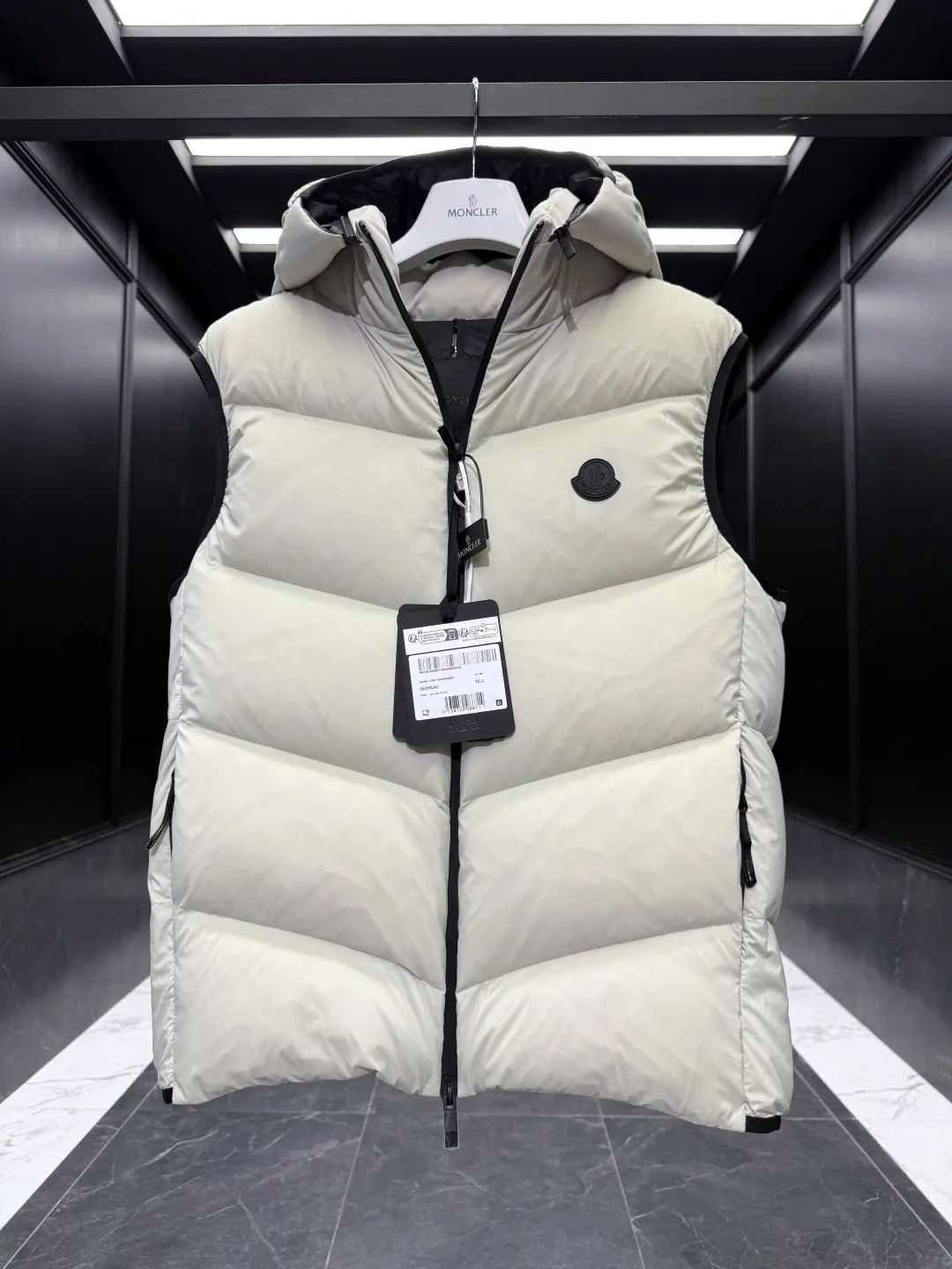 Guersac Quilted Down Gilet D47022135 — view 7
