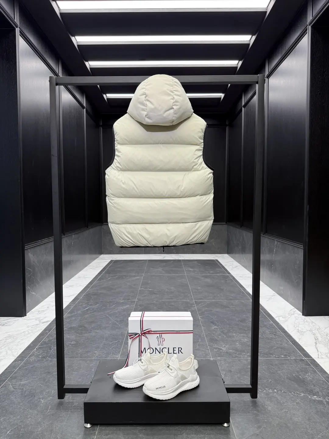 Guersac Quilted Down Gilet D47022135 — view 9