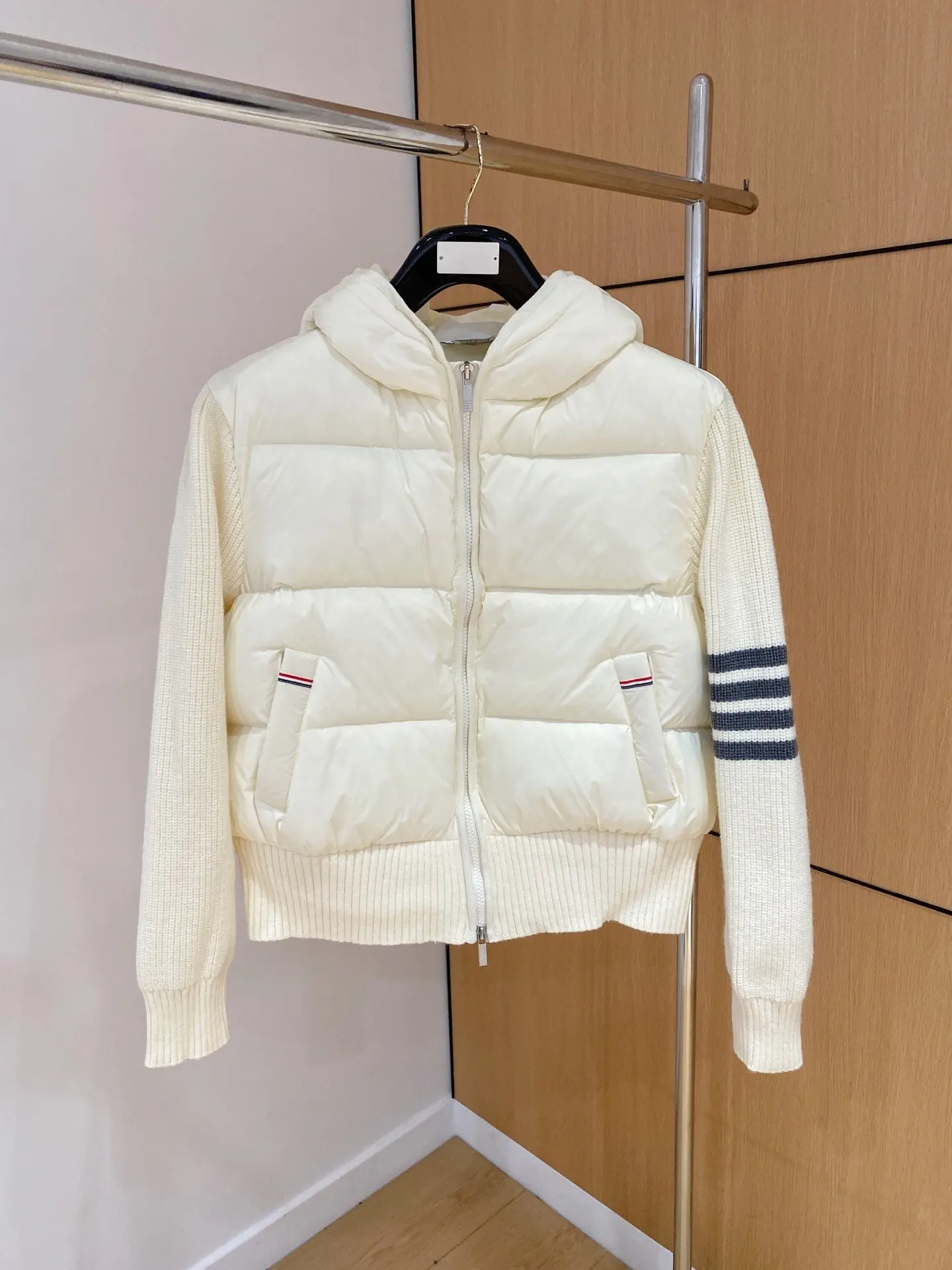 Hybrid Down and Knit Hooded Jacket D47022197