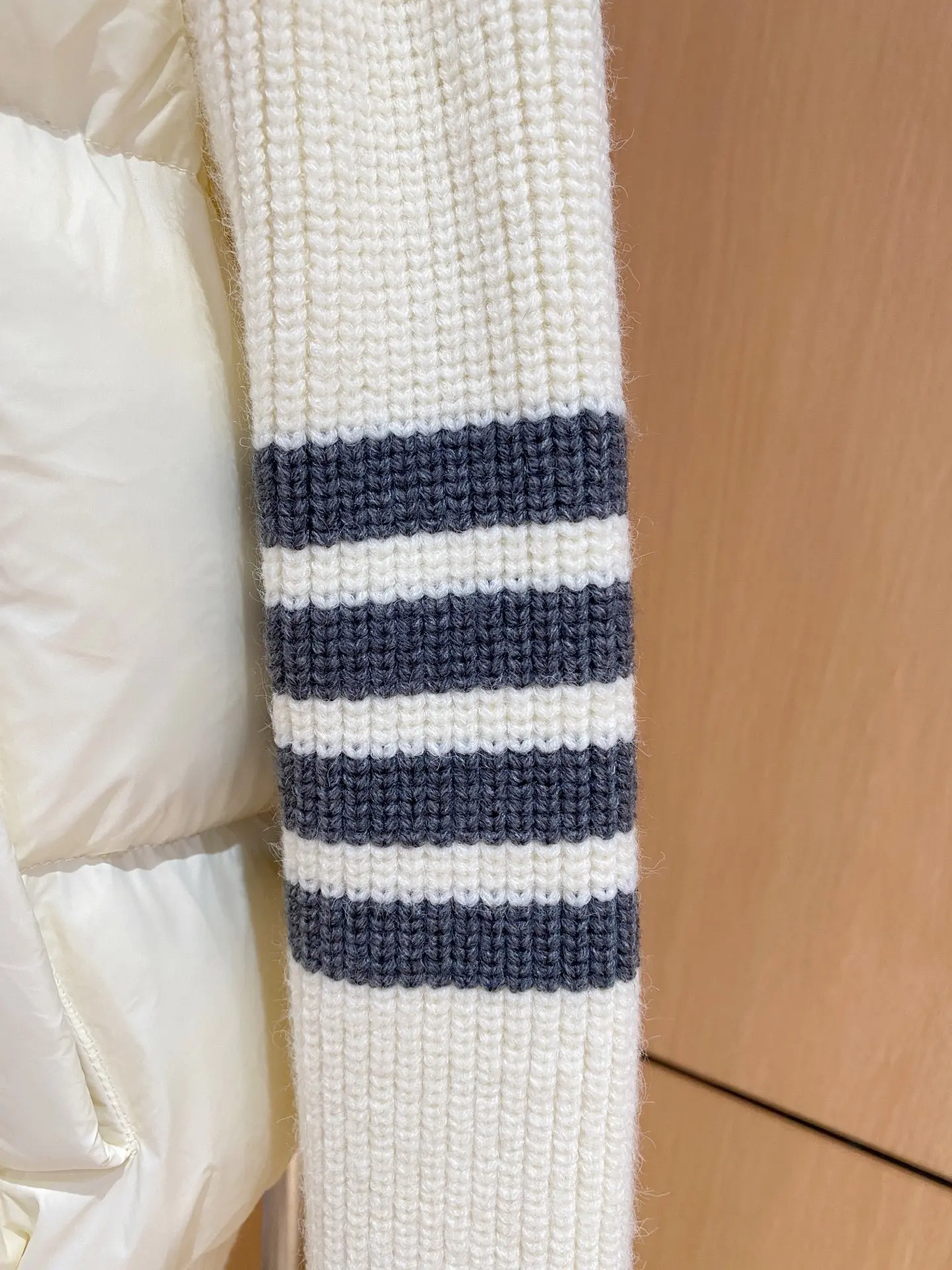 Hybrid Down and Knit Hooded Jacket D47022197 — view 4