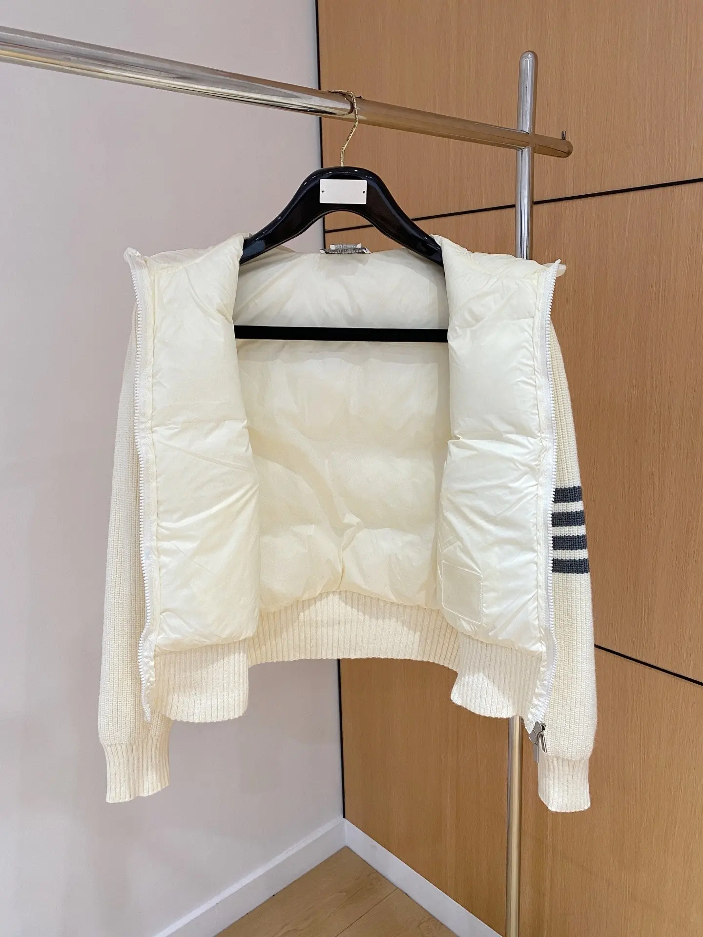 Hybrid Down and Knit Hooded Jacket D47022197 — view 5