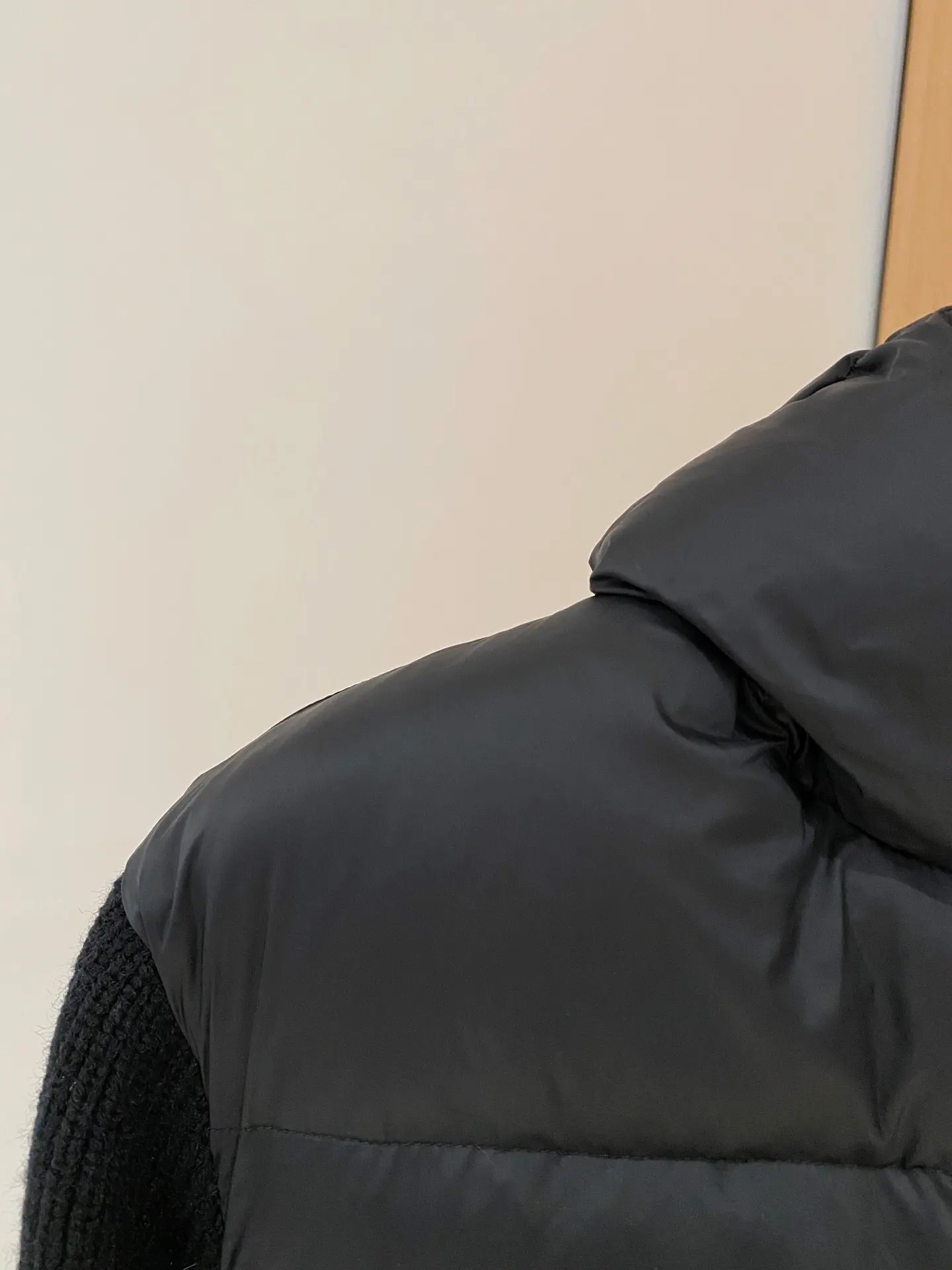 Hybrid Down-Filled Knit Sleeve Puffer Jacket D47022199 — view 3