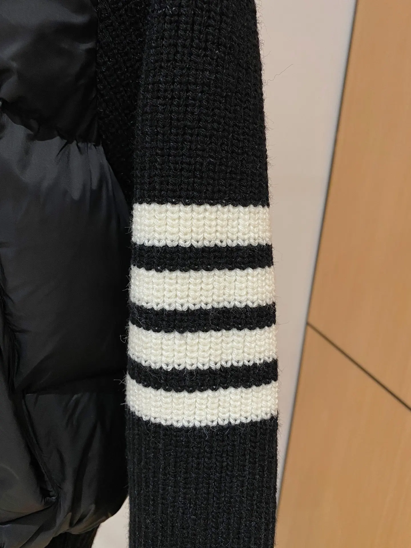 Hybrid Down-Filled Knit Sleeve Puffer Jacket D47022199 — view 4