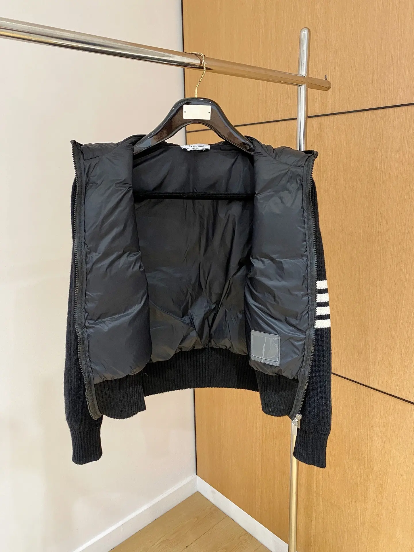 Hybrid Down-Filled Knit Sleeve Puffer Jacket D47022199 — view 5