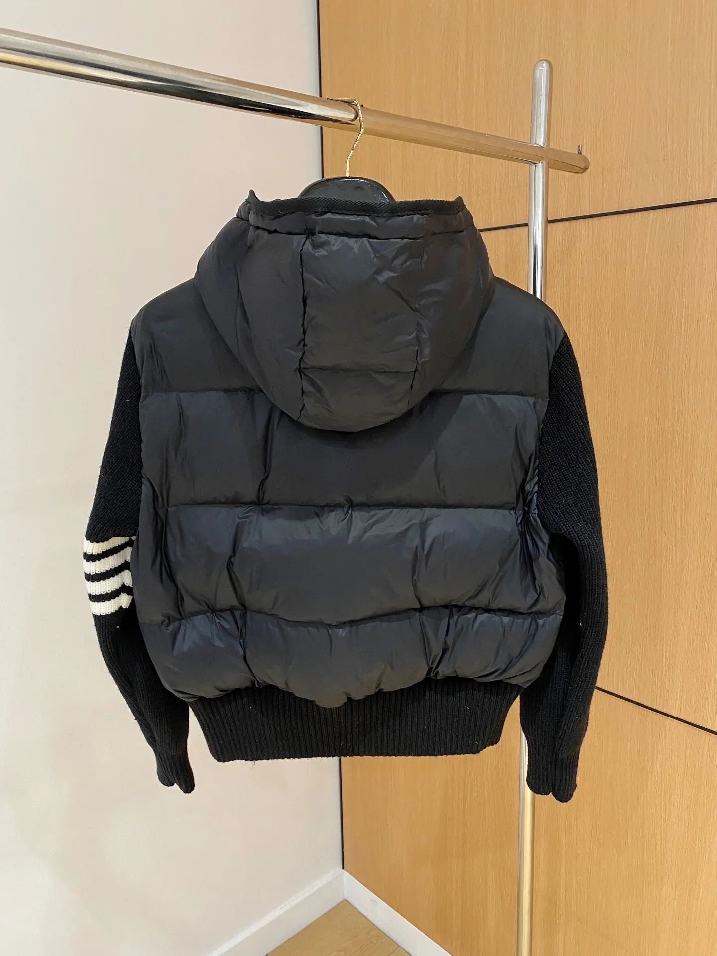 Hybrid Down-Filled Knit Sleeve Puffer Jacket D47022199 — view 9
