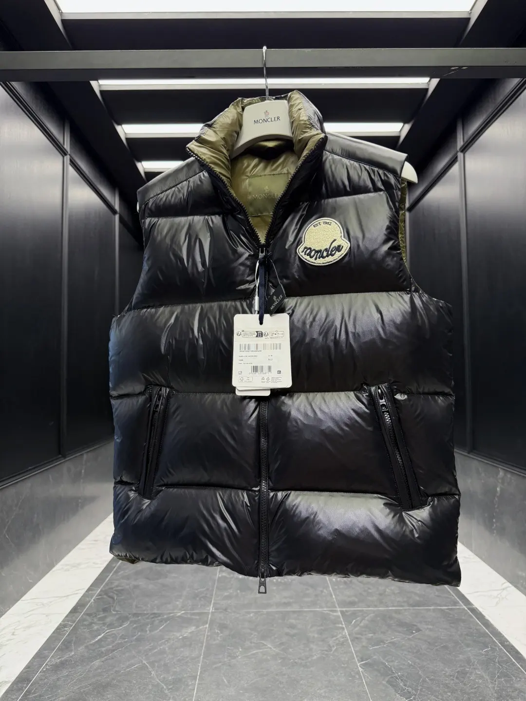 Lipsi Quilted Glossy Shell Down Gilet D47022145 — view 3