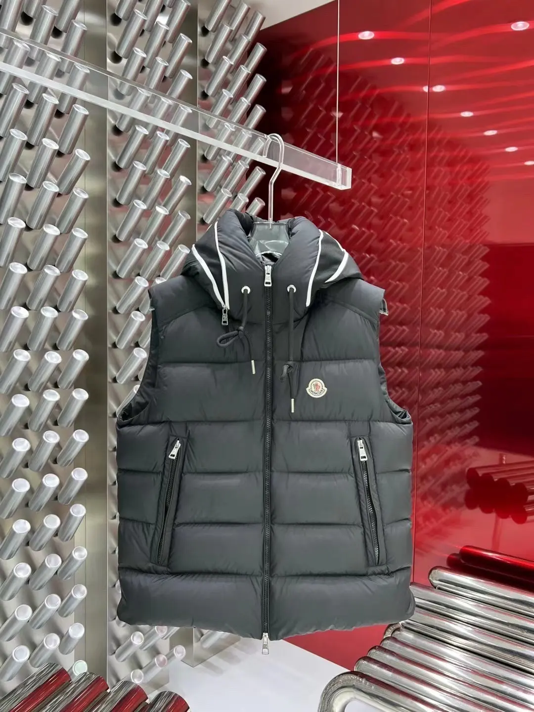 Moncler Hooded Down-Filled Puffer Gilet D47022143
