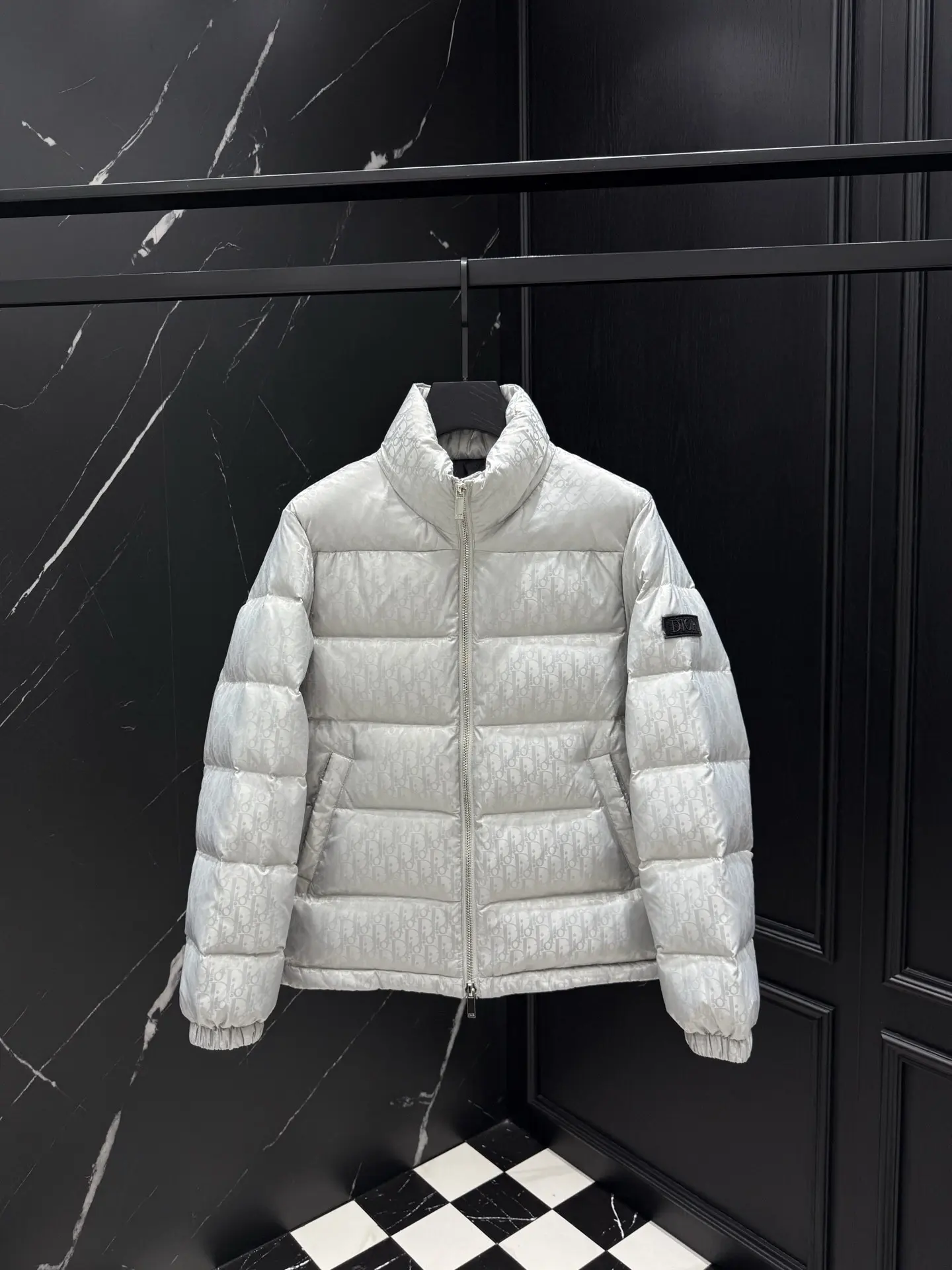 Oblique Jacquard Down-Filled Puffer Jacket D49022260