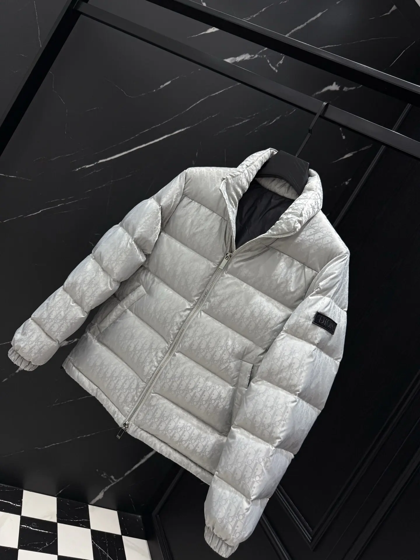 Oblique Jacquard Down-Filled Puffer Jacket D49022260 — view 4