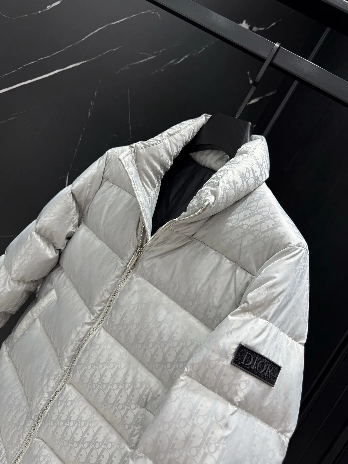 Oblique Jacquard Down-Filled Puffer Jacket D49022260 — view 7