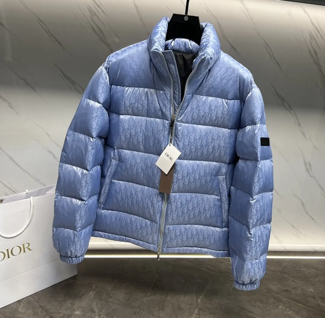 Oblique Jacquard Down-Filled Puffer Jacket D49022257 — view 3