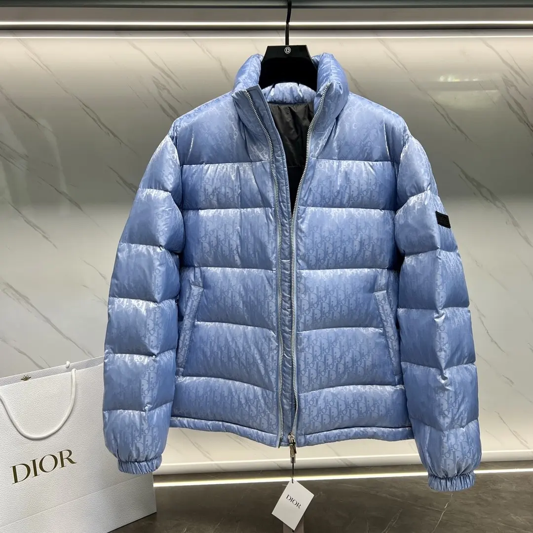 Oblique Jacquard Down-Filled Puffer Jacket D49022257 — view 9