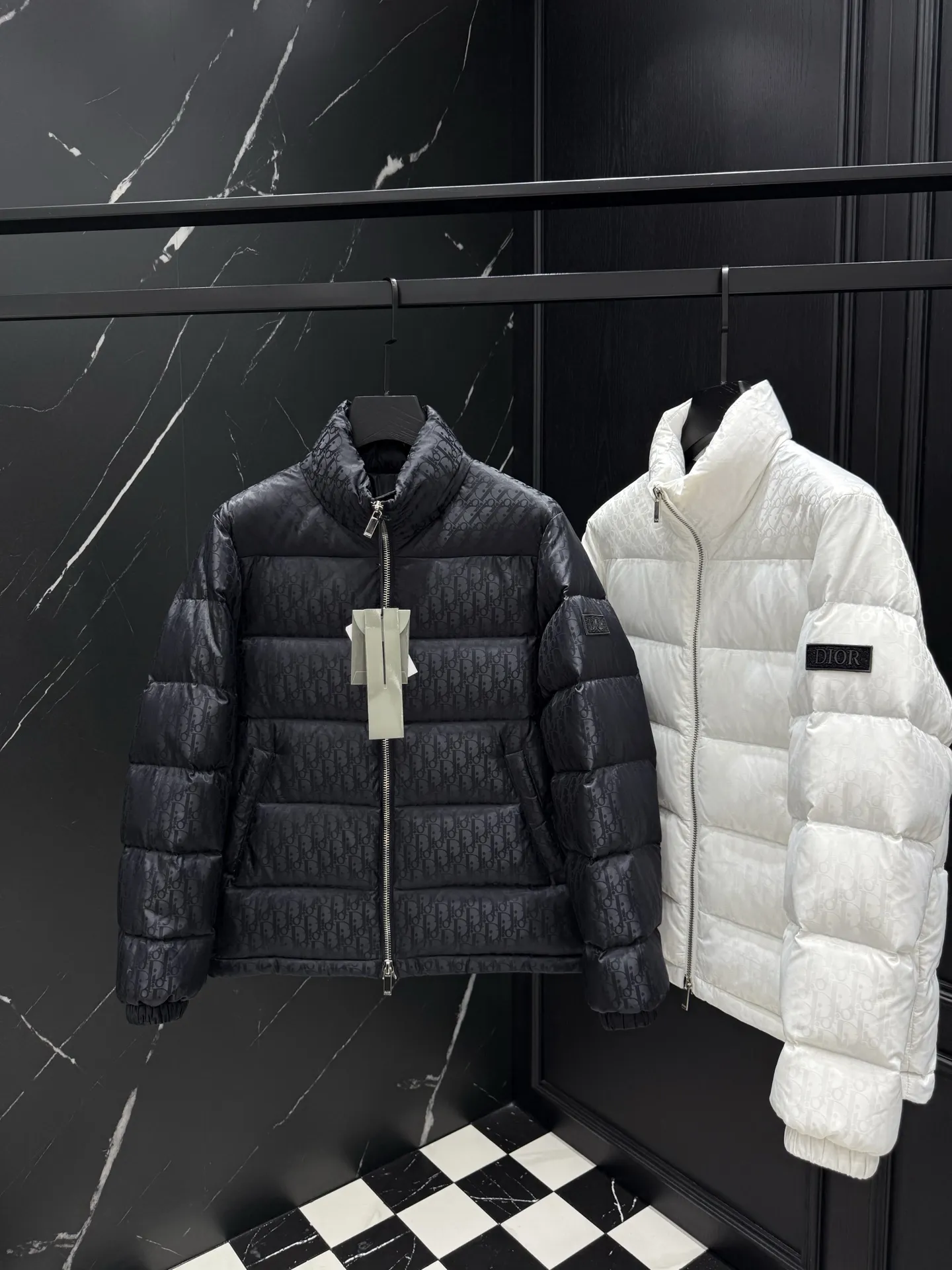 Oblique Jacquard Down-Filled Puffer Jacket D49022259