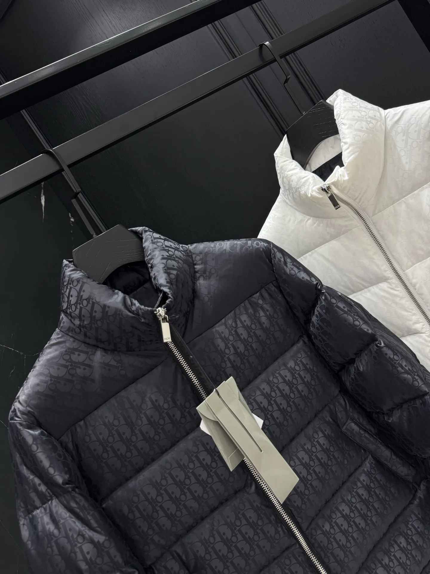 Oblique Jacquard Down-Filled Puffer Jacket D49022259 — view 3
