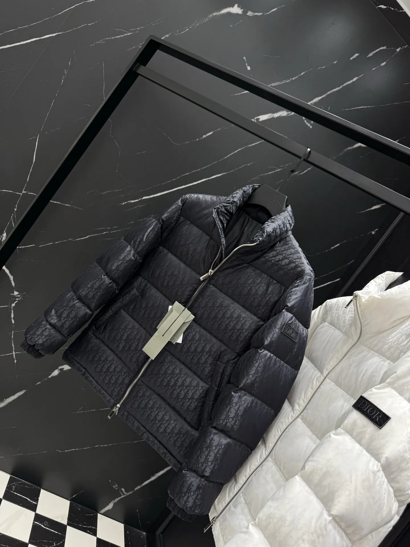Oblique Jacquard Down-Filled Puffer Jacket D49022259 — view 4