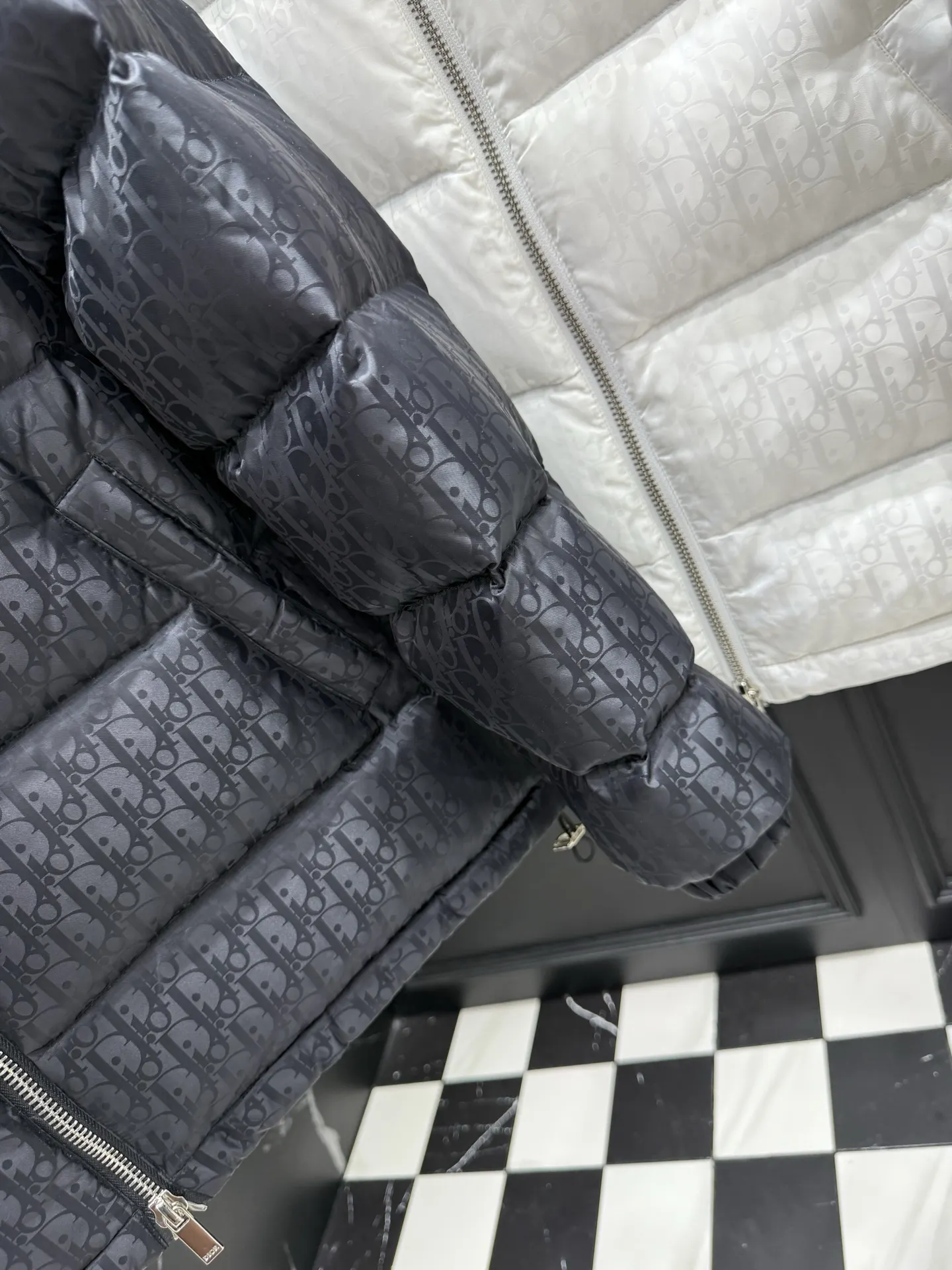 Oblique Jacquard Down-Filled Puffer Jacket D49022259 — view 5