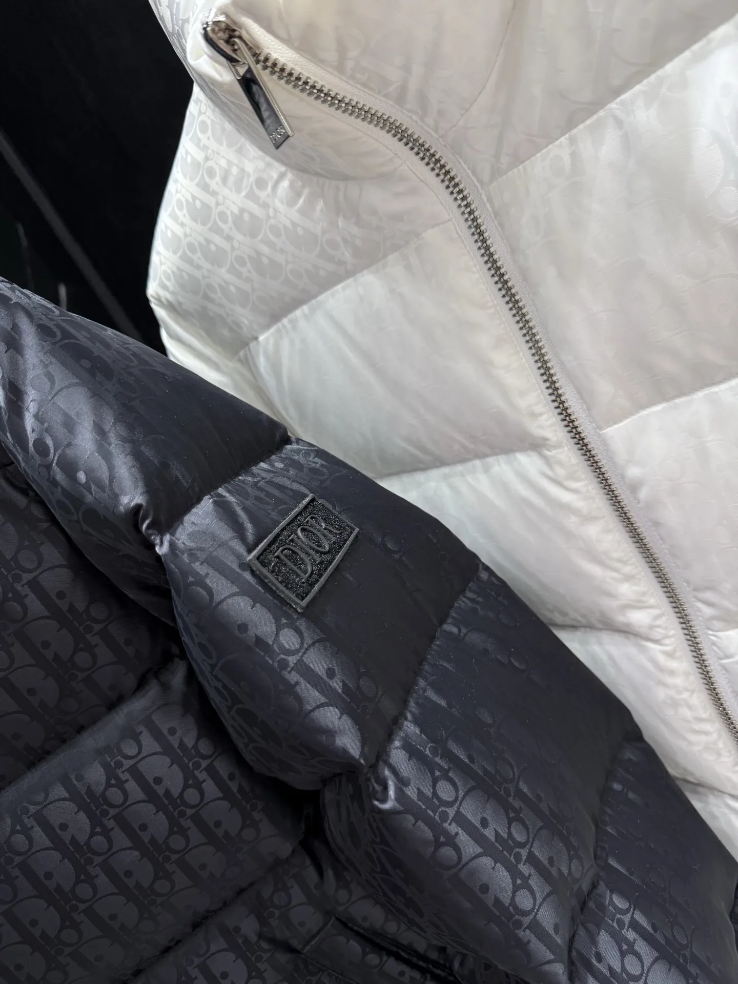 Oblique Jacquard Down-Filled Puffer Jacket D49022259 — view 6