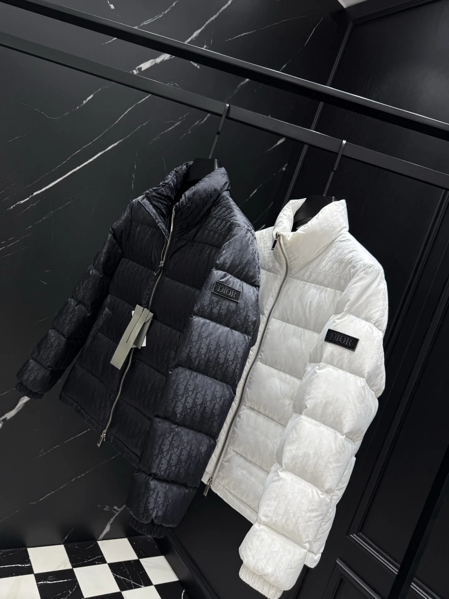 Oblique Jacquard Down-Filled Puffer Jacket D49022259 — view 8