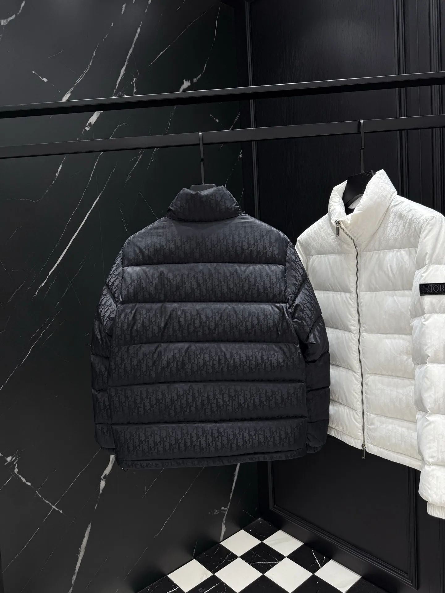 Oblique Jacquard Down-Filled Puffer Jacket D49022259 — view 9