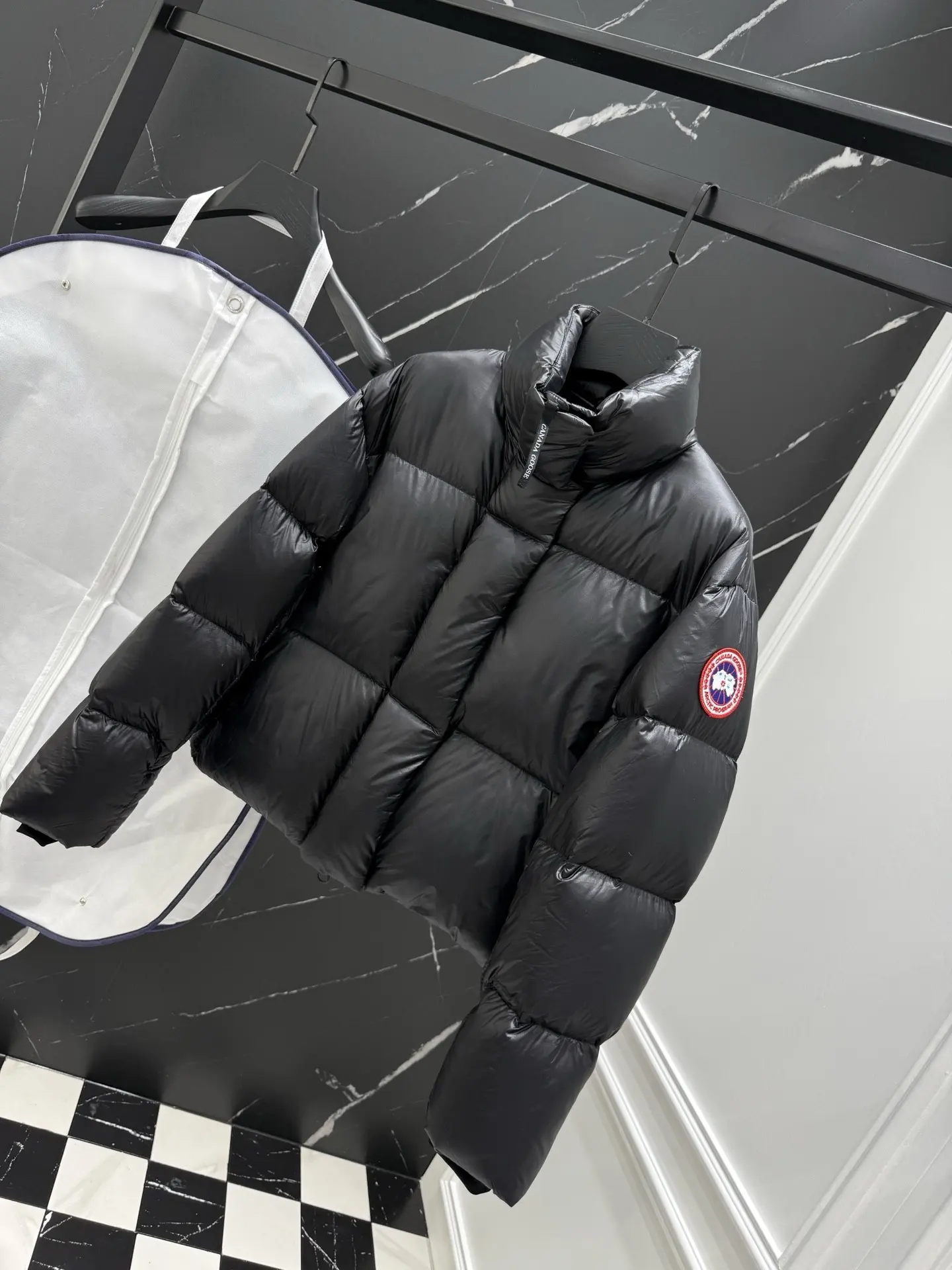 Cypress Cropped Down Puffer Jacket D51022285 — view 2