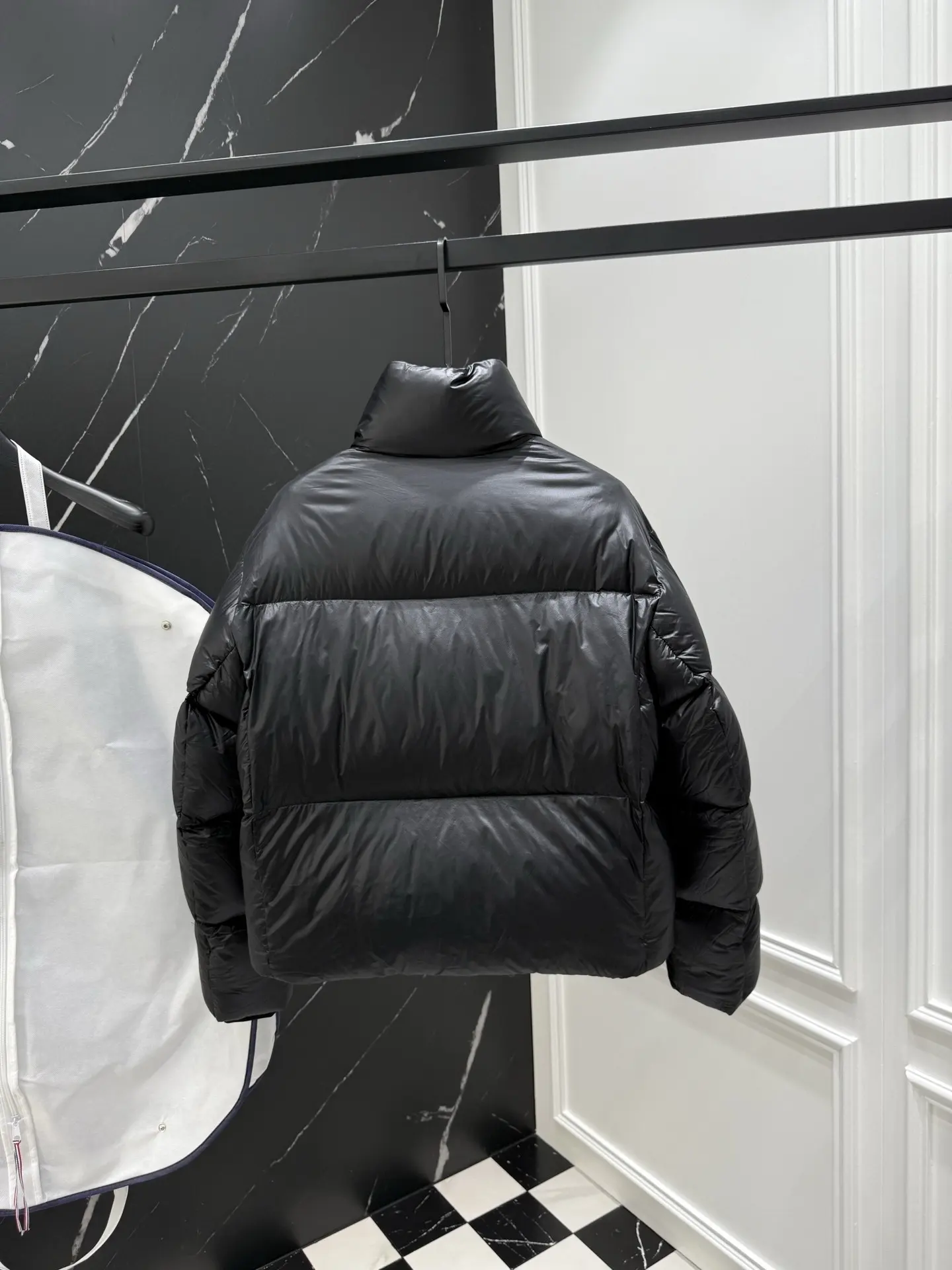 Cypress Cropped Down Puffer Jacket D51022285 — view 9