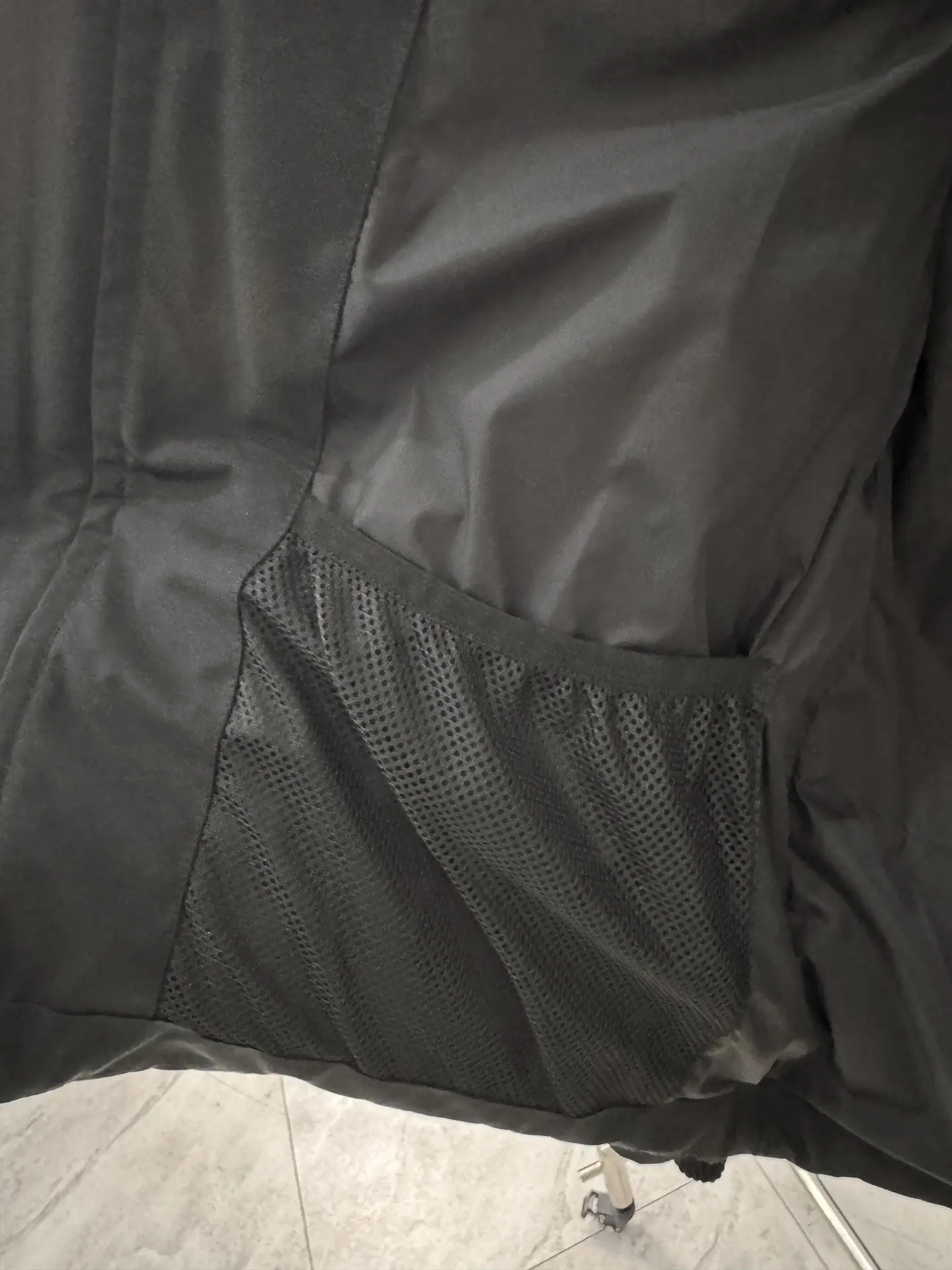 Canada Goose Quilted Down Bomber Jacket D52022267 — view 9