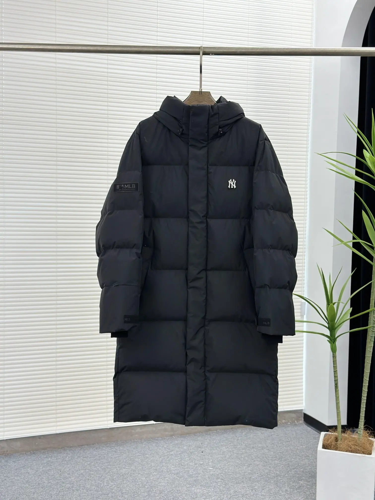 New York Yankees Longline Down Puffer Coat D53022286