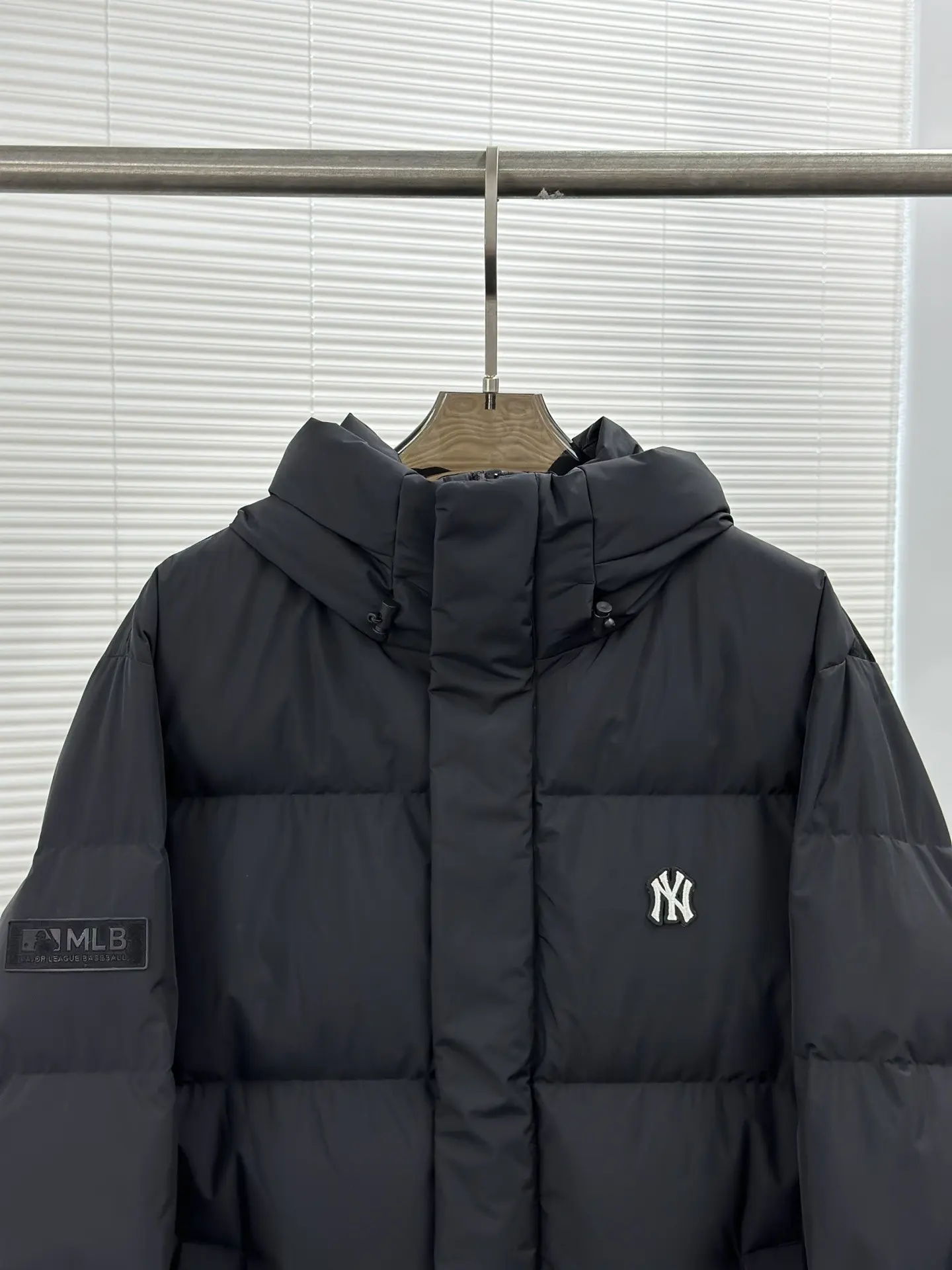 New York Yankees Longline Down Puffer Coat D53022286 — view 3
