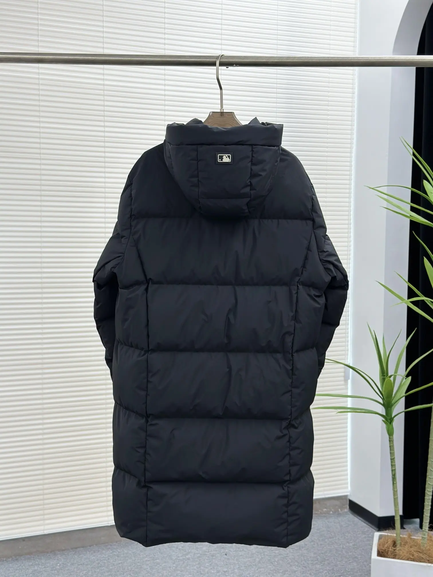 New York Yankees Longline Down Puffer Coat D53022286 — view 4