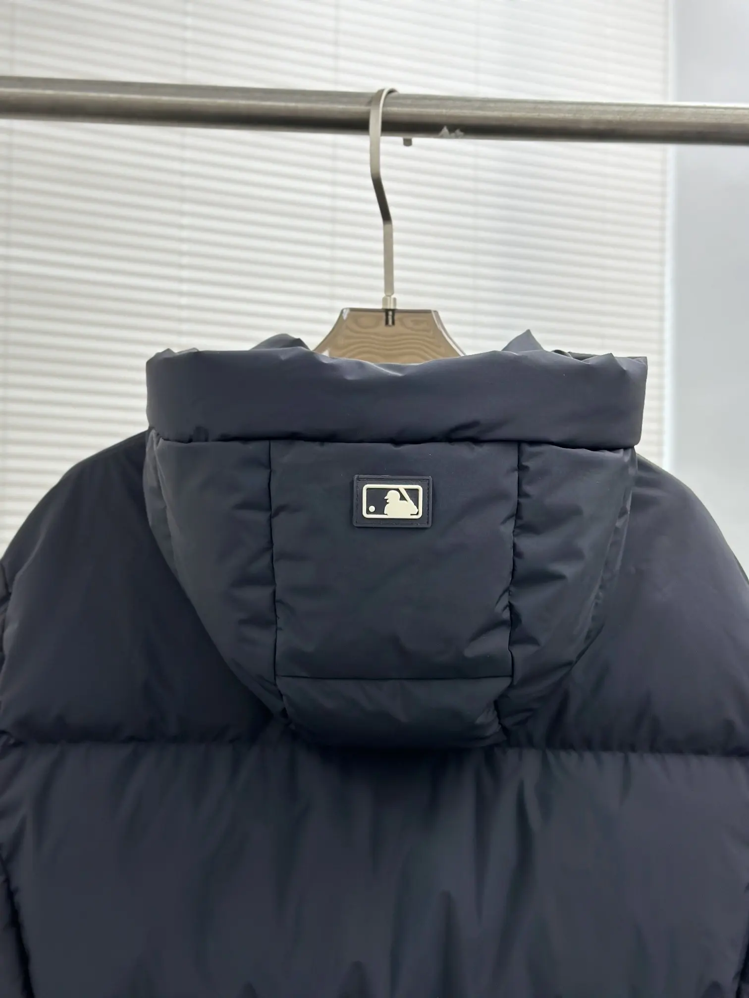 New York Yankees Longline Down Puffer Coat D53022286 — view 6