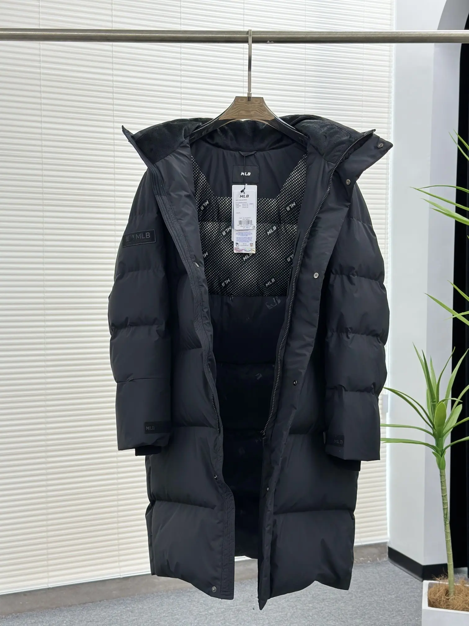 New York Yankees Longline Down Puffer Coat D53022286 — view 7
