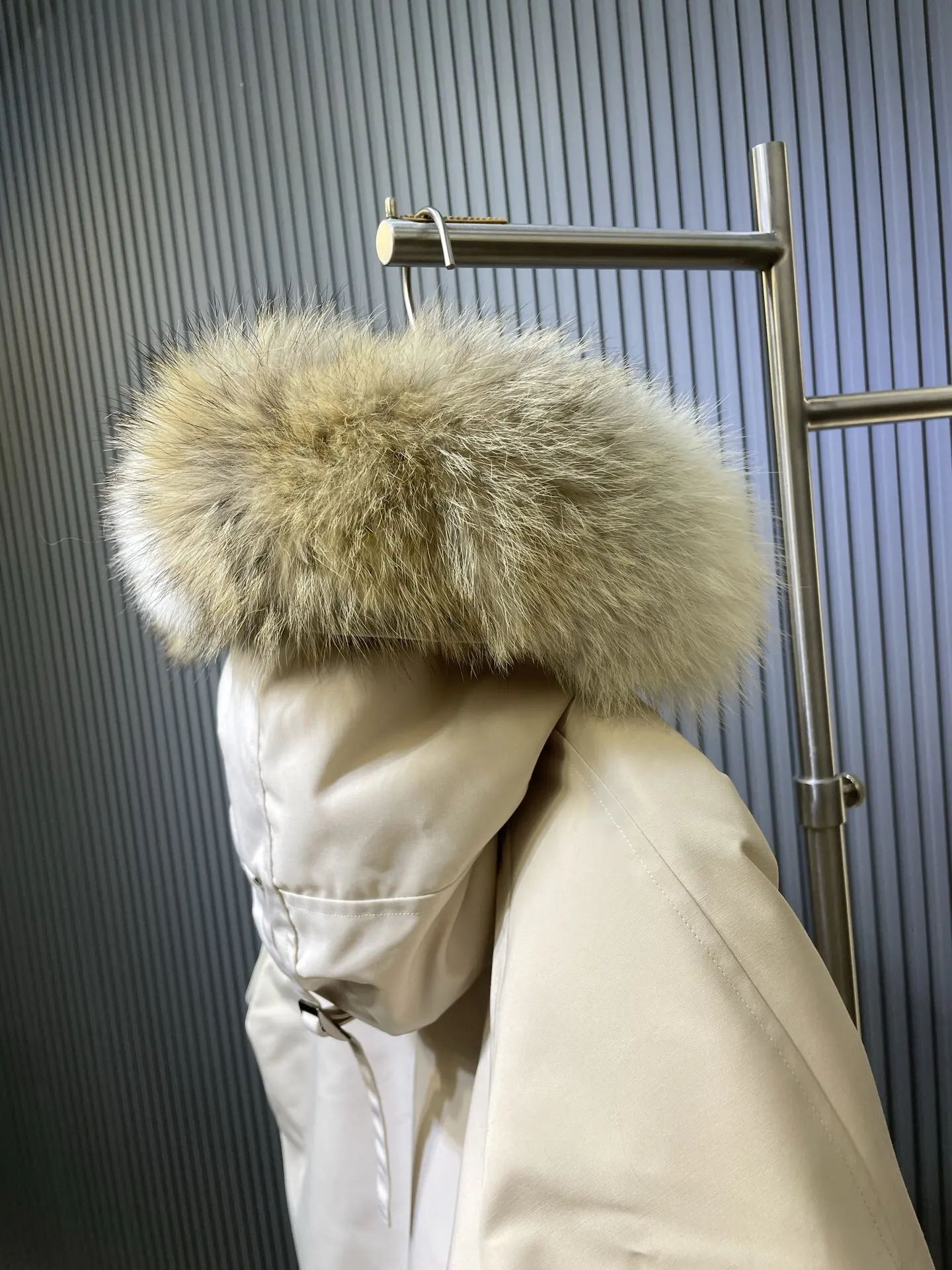 Chilliwack Fur-Trimmed Down Bomber Jacket D53022248 — view 6