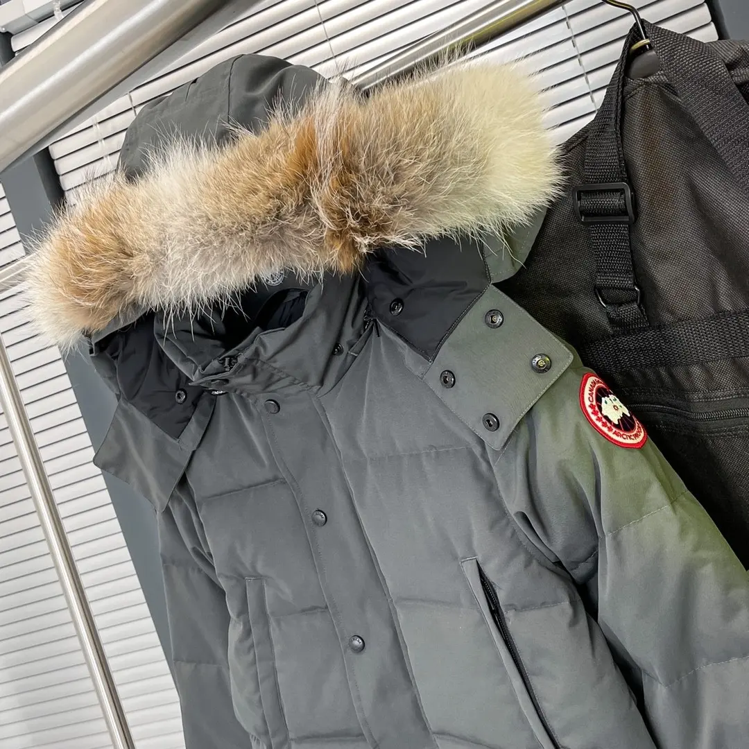 Fur-Trimmed Down-Filled Puffer Jacket D54022234 — view 3
