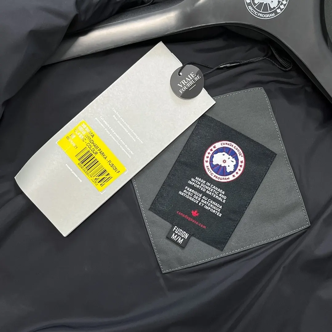 Fur-Trimmed Down-Filled Puffer Jacket D54022234 — view 7