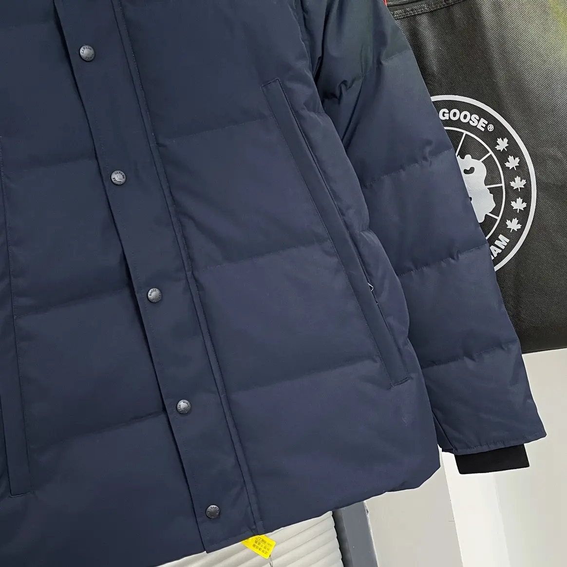 Fur-Trimmed Down-Filled Puffer Jacket D54022237 — view 4