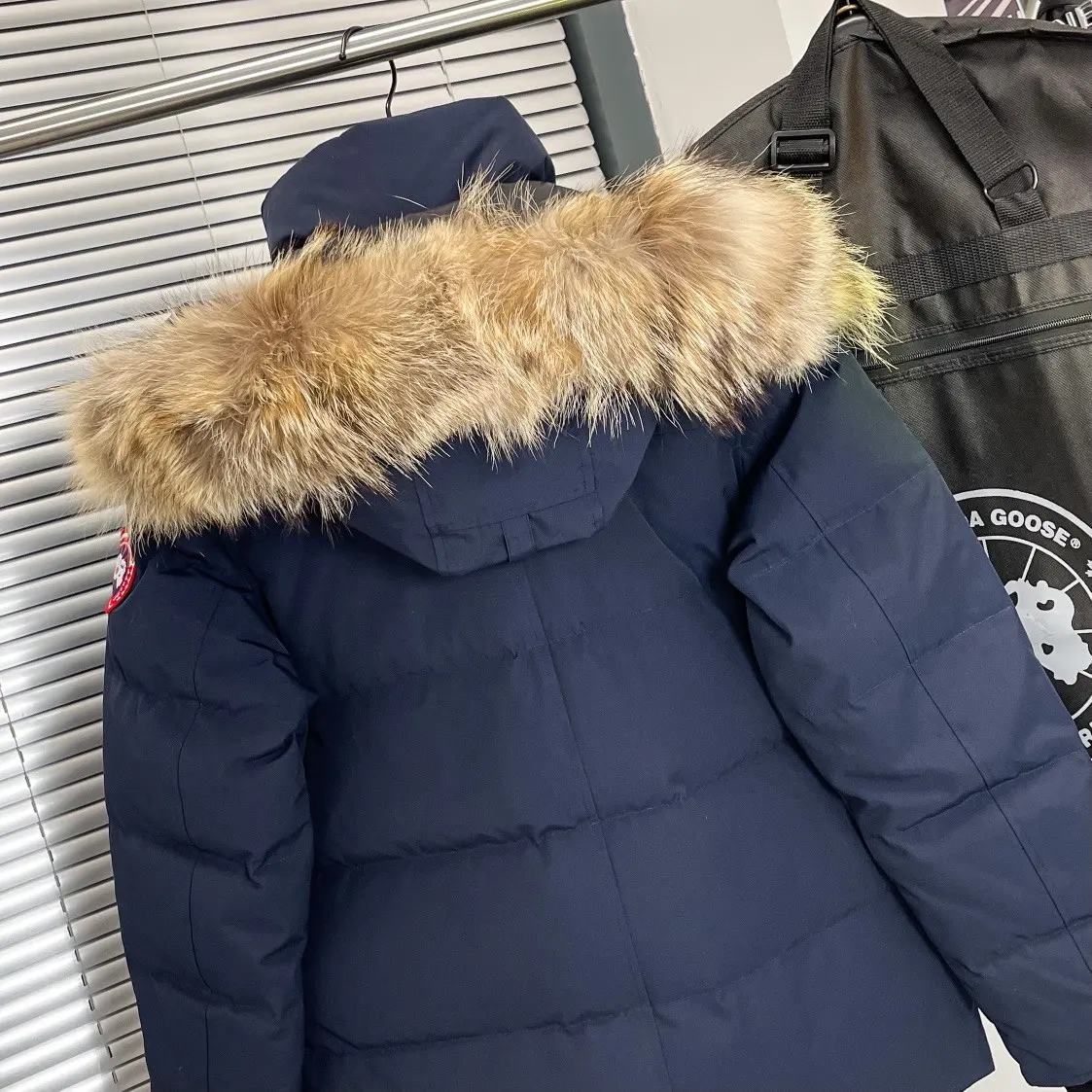 Fur-Trimmed Down-Filled Puffer Jacket D54022237 — view 6