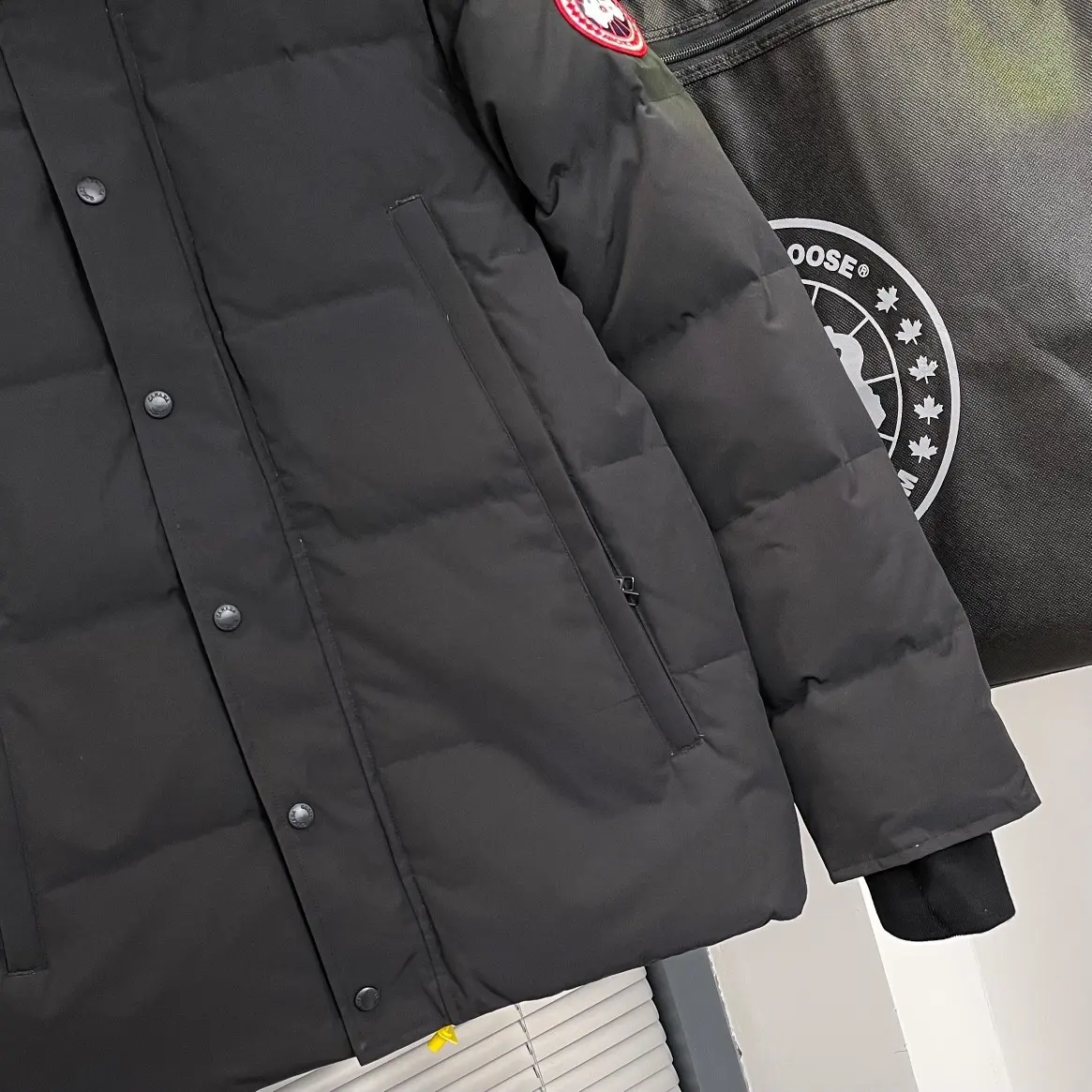 Fur-Trimmed Down-Filled Puffer Jacket D54022235 — view 3