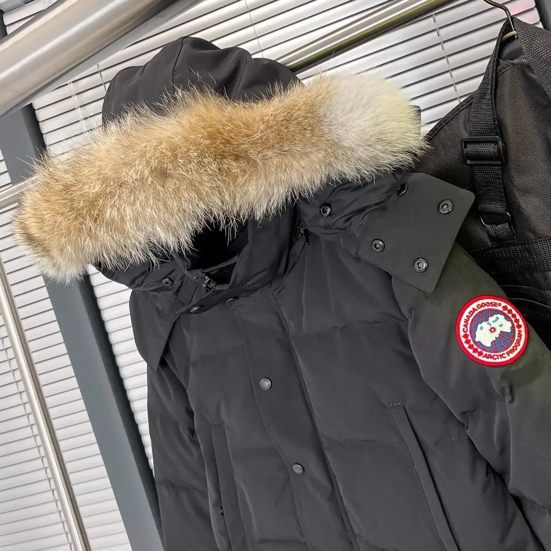 Fur-Trimmed Down-Filled Puffer Jacket D54022235 — view 4
